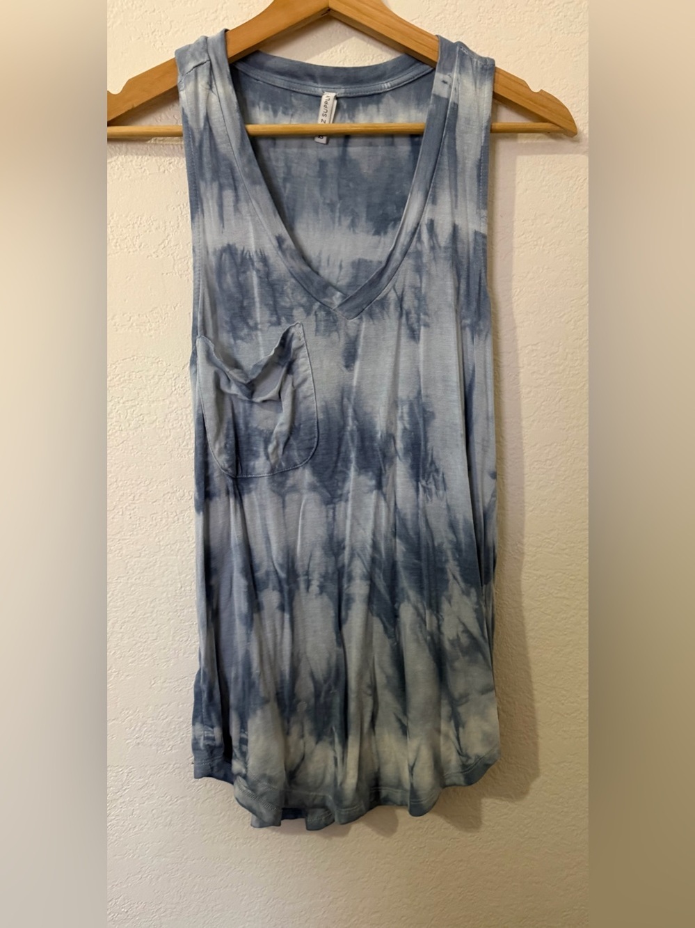 Z Supply Blue Tie-Dye Front Pocket V-Neck Tank Top - XS